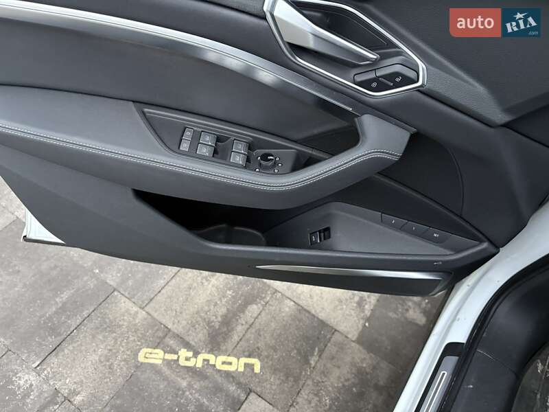 Позашляховик / Кросовер Audi e-tron Sportback 2020 в Києві