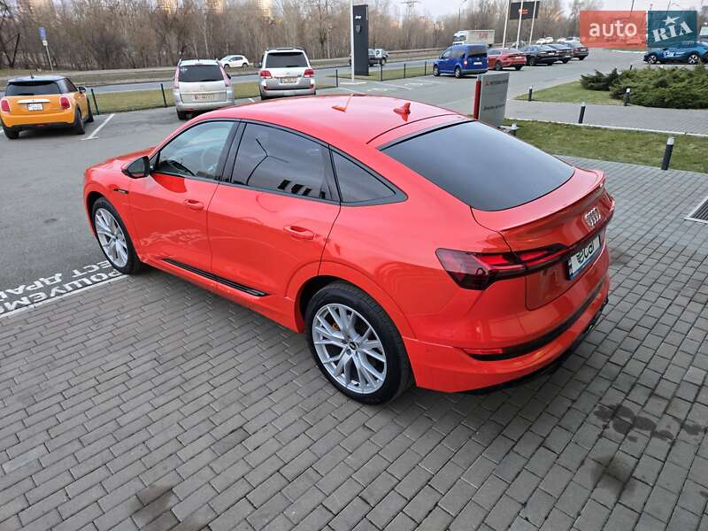Позашляховик / Кросовер Audi e-tron Sportback 2021 в Києві