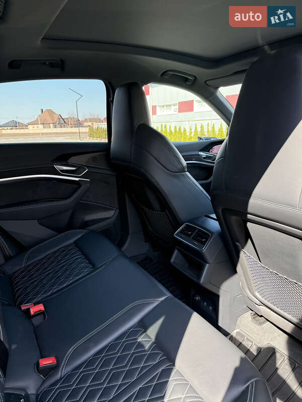 Позашляховик / Кросовер Audi e-tron Sportback 2021 в Луцьку
