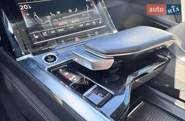 Позашляховик / Кросовер Audi e-tron Sportback 2021 в 