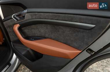 Позашляховик / Кросовер Audi e-tron Sportback 2020 в 
