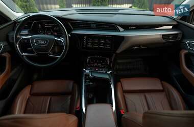 Позашляховик / Кросовер Audi e-tron Sportback 2020 в 
