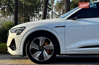Позашляховик / Кросовер Audi e-tron Sportback 2021 в 