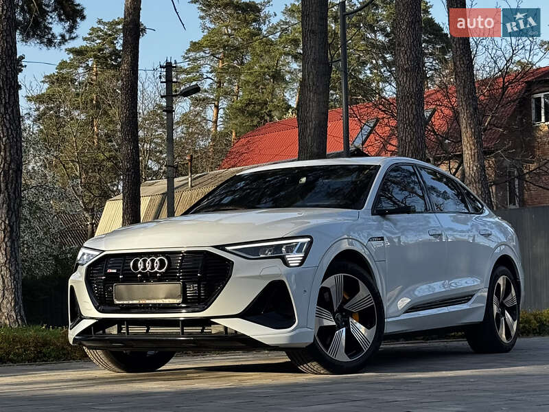 Позашляховик / Кросовер Audi e-tron Sportback 2021 в 
