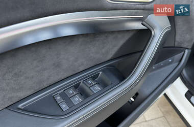 Позашляховик / Кросовер Audi e-tron Sportback 2021 в 