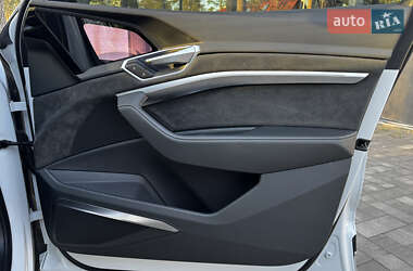Позашляховик / Кросовер Audi e-tron Sportback 2021 в 