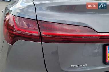 Позашляховик / Кросовер Audi e-tron Sportback 2021 в 