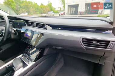 Позашляховик / Кросовер Audi e-tron Sportback 2021 в 
