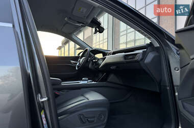 Позашляховик / Кросовер Audi e-tron Sportback 2020 в 