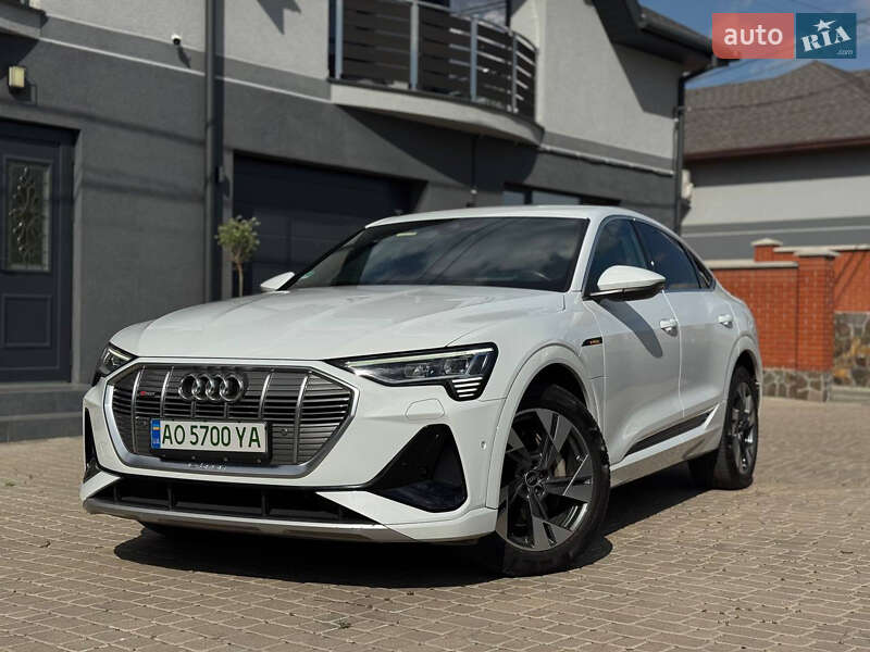 Позашляховик / Кросовер Audi e-tron Sportback 2021 в 