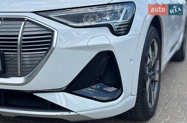 Позашляховик / Кросовер Audi e-tron Sportback 2021 в 