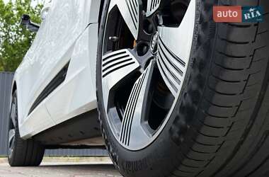 Позашляховик / Кросовер Audi e-tron Sportback 2020 в 
