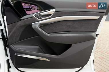 Позашляховик / Кросовер Audi e-tron Sportback 2020 в 