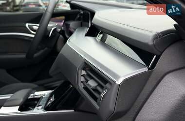 Позашляховик / Кросовер Audi e-tron Sportback 2020 в 