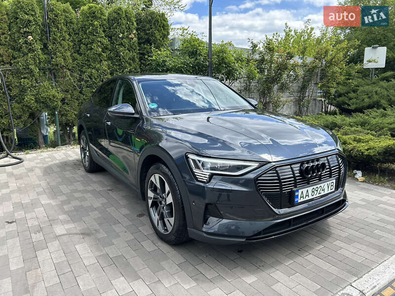 Позашляховик / Кросовер Audi e-tron Sportback 2021 в Києві