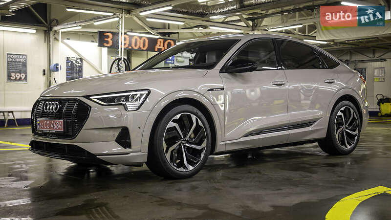 Позашляховик / Кросовер Audi e-tron Sportback 2021 в Чернівцях
