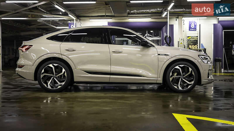 Позашляховик / Кросовер Audi e-tron Sportback 2021 в Чернівцях