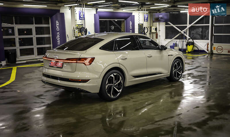 Позашляховик / Кросовер Audi e-tron Sportback 2021 в Чернівцях