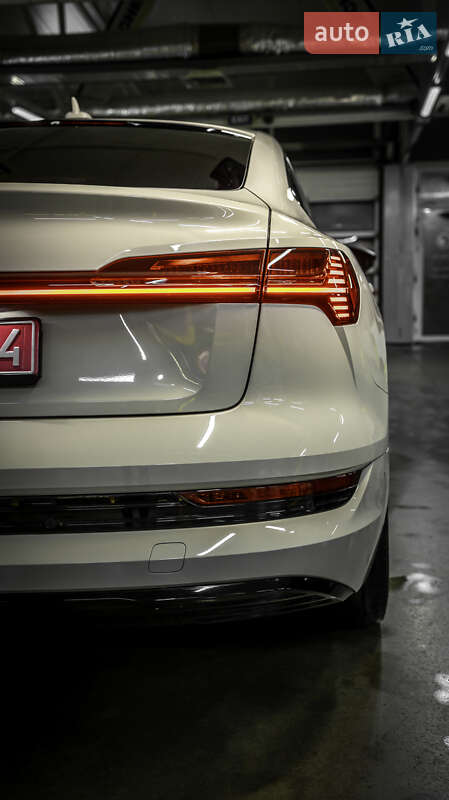 Позашляховик / Кросовер Audi e-tron Sportback 2021 в Чернівцях