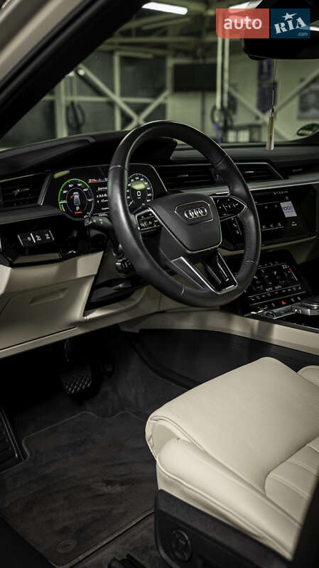 Позашляховик / Кросовер Audi e-tron Sportback 2021 в Чернівцях
