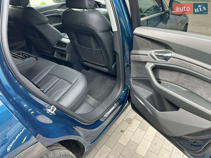 Позашляховик / Кросовер Audi e-tron Sportback 2021 в Києві