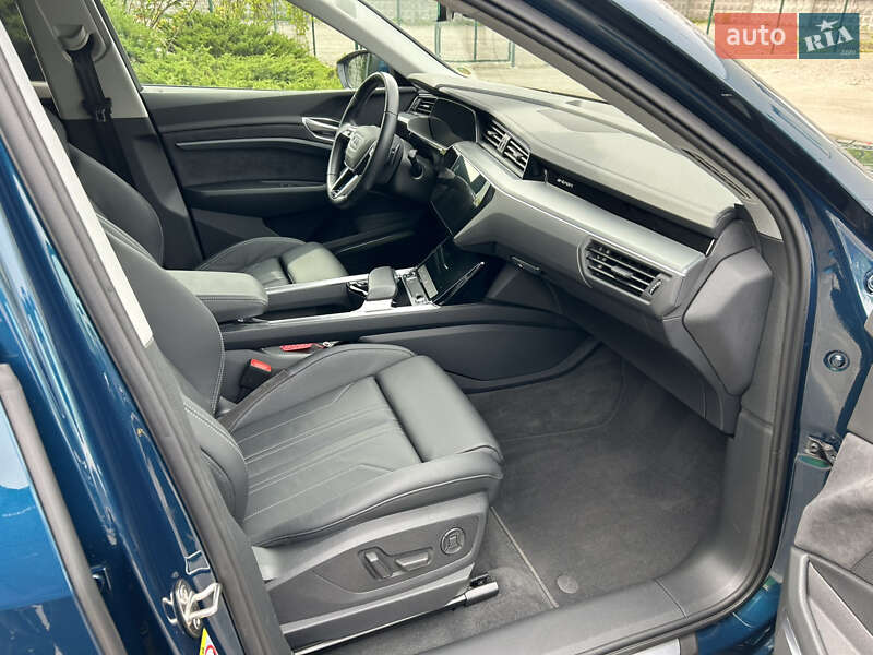 Позашляховик / Кросовер Audi e-tron Sportback 2021 в Києві