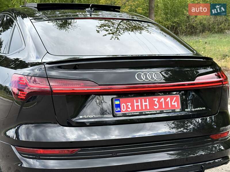 Позашляховик / Кросовер Audi e-tron Sportback 2021 в Києві