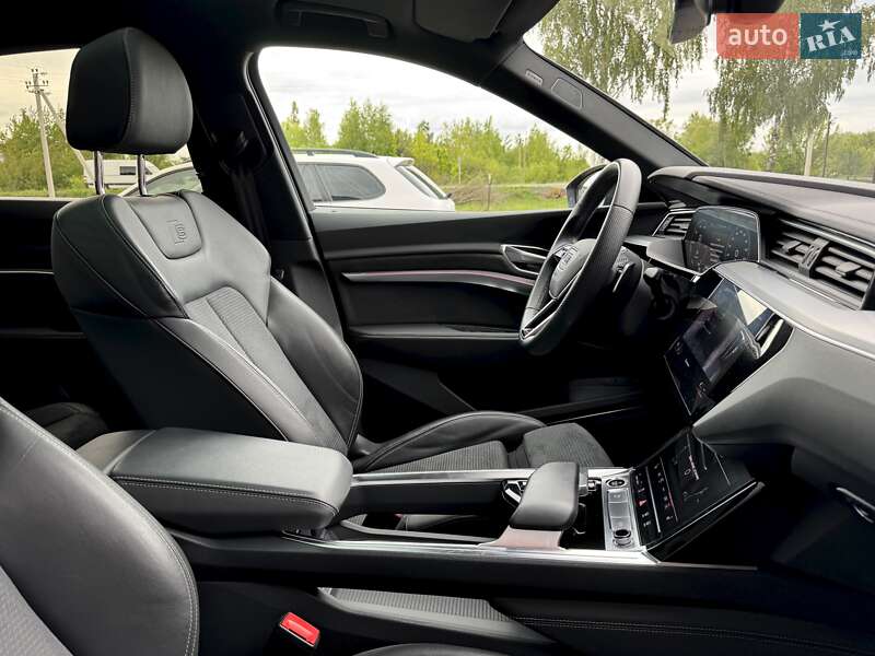 Позашляховик / Кросовер Audi e-tron Sportback 2021 в Києві