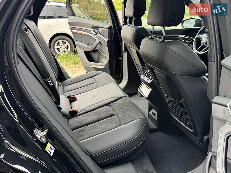 Позашляховик / Кросовер Audi e-tron Sportback 2021 в Києві