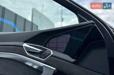 Позашляховик / Кросовер Audi e-tron Sportback 2021 в 