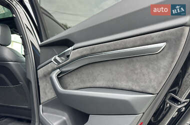 Позашляховик / Кросовер Audi e-tron Sportback 2021 в 