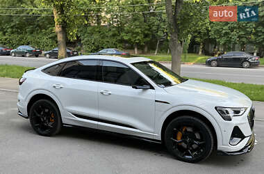 Позашляховик / Кросовер Audi e-tron Sportback 2020 в 