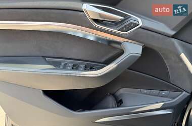 Позашляховик / Кросовер Audi e-tron Sportback 2023 в 