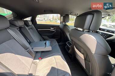 Позашляховик / Кросовер Audi e-tron Sportback 2023 в 