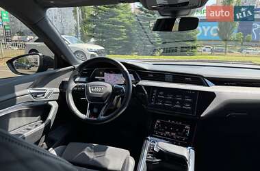 Позашляховик / Кросовер Audi e-tron Sportback 2023 в 