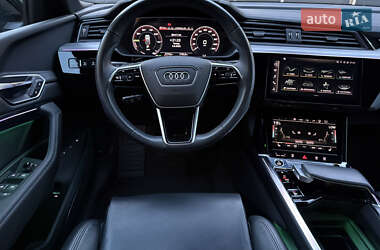 Позашляховик / Кросовер Audi e-tron Sportback 2022 в 