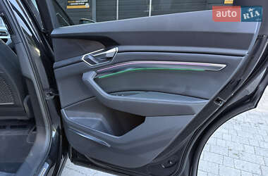 Позашляховик / Кросовер Audi e-tron Sportback 2022 в 