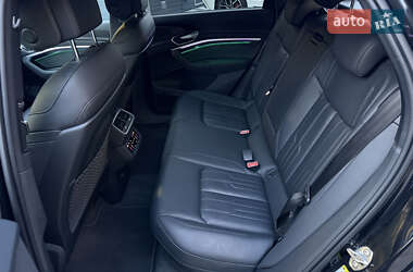 Позашляховик / Кросовер Audi e-tron Sportback 2022 в 