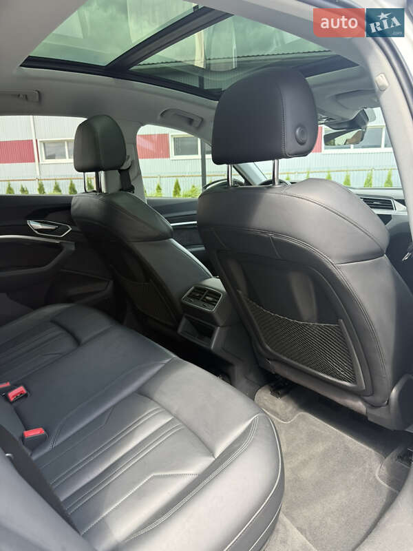 Позашляховик / Кросовер Audi e-tron Sportback 2020 в Луцьку