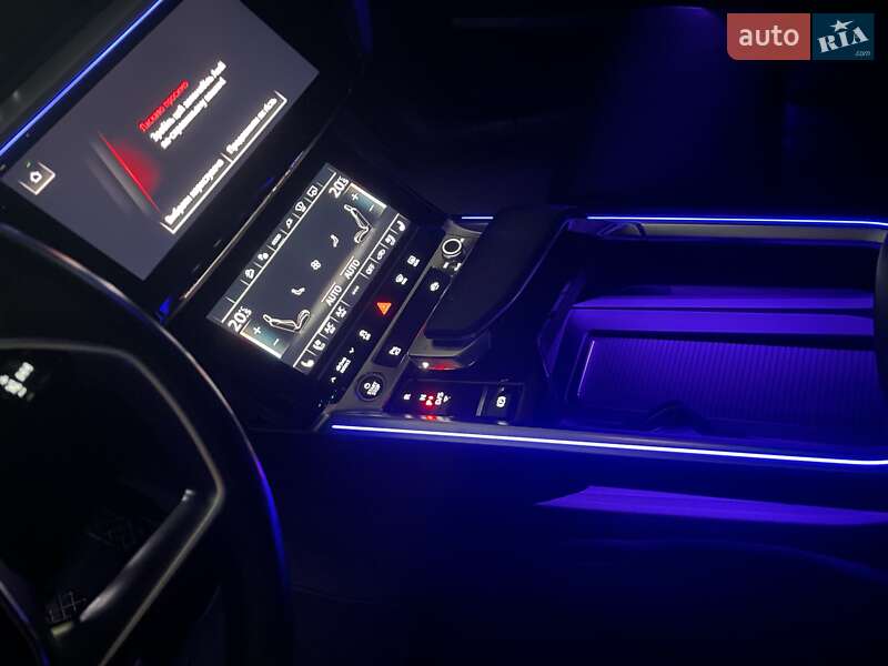 Позашляховик / Кросовер Audi e-tron Sportback 2020 в Києві