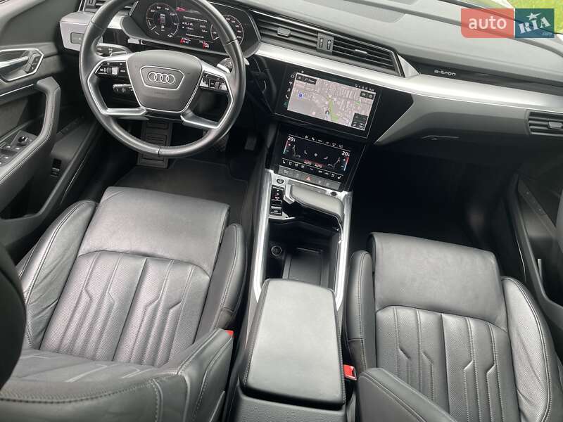 Позашляховик / Кросовер Audi e-tron Sportback 2020 в Києві