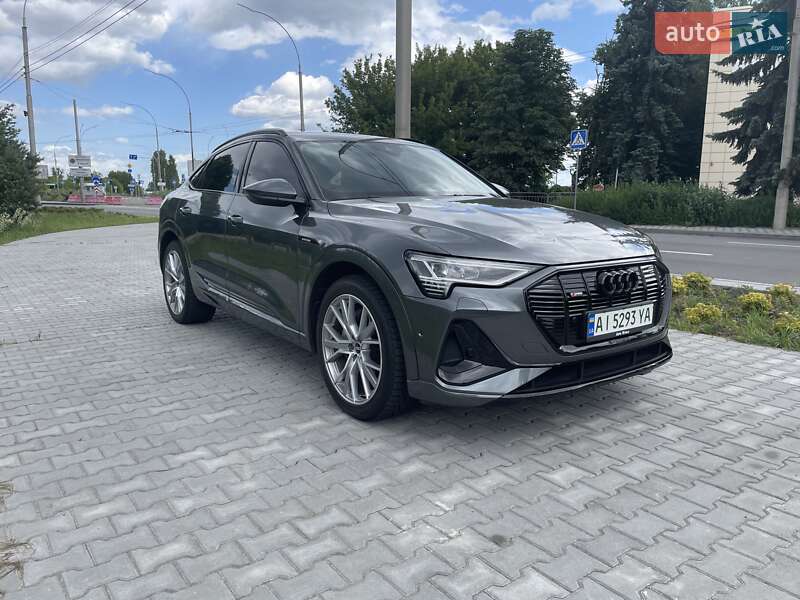 Позашляховик / Кросовер Audi e-tron Sportback 2020 в Києві