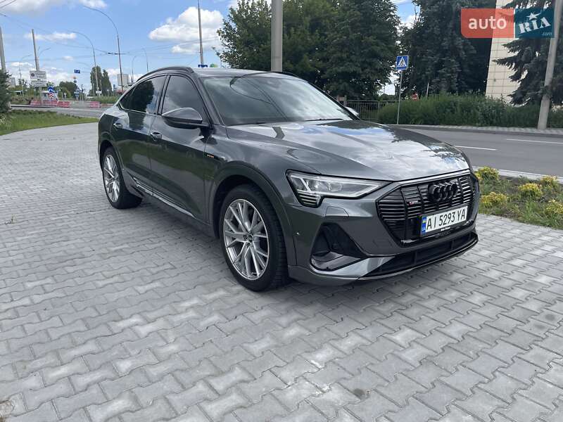 Позашляховик / Кросовер Audi e-tron Sportback 2020 в Києві