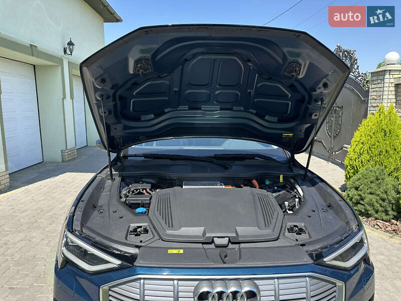 Позашляховик / Кросовер Audi e-tron Sportback 2021 в Тернополі