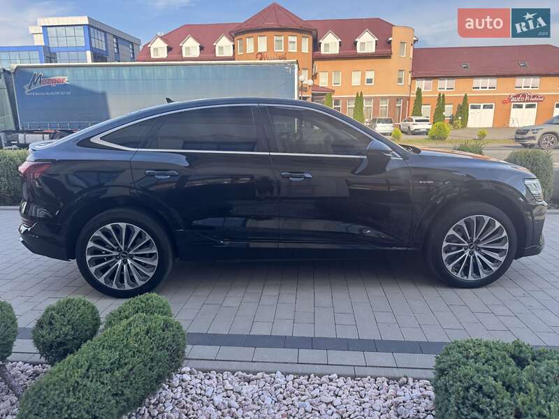 Позашляховик / Кросовер Audi e-tron Sportback 2021 в Мукачевому