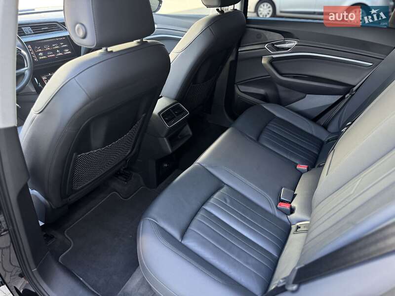 Позашляховик / Кросовер Audi e-tron Sportback 2021 в Мукачевому