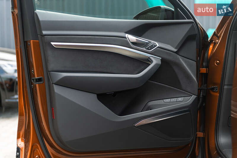 Позашляховик / Кросовер Audi e-tron Sportback 2022 в Мукачевому