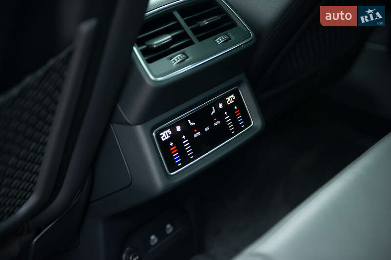 Позашляховик / Кросовер Audi e-tron Sportback 2022 в Мукачевому