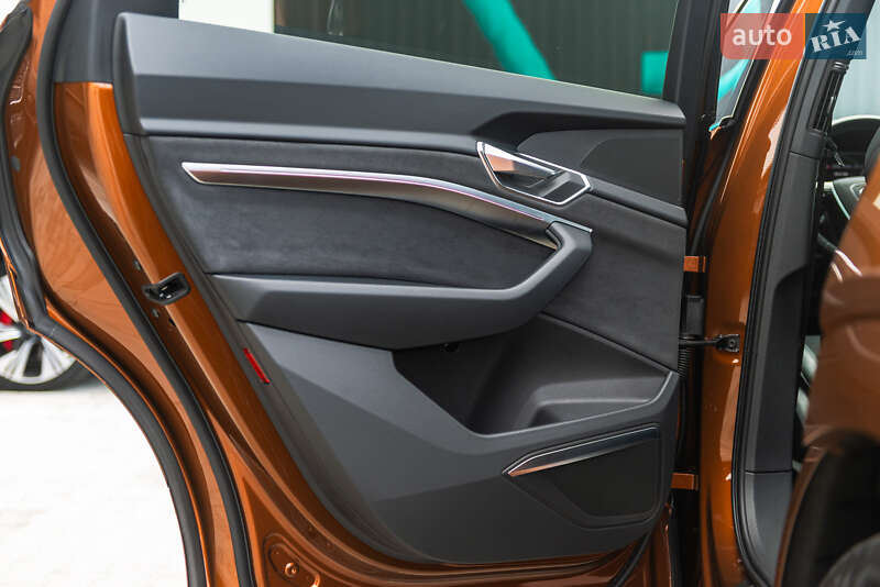 Позашляховик / Кросовер Audi e-tron Sportback 2022 в Мукачевому