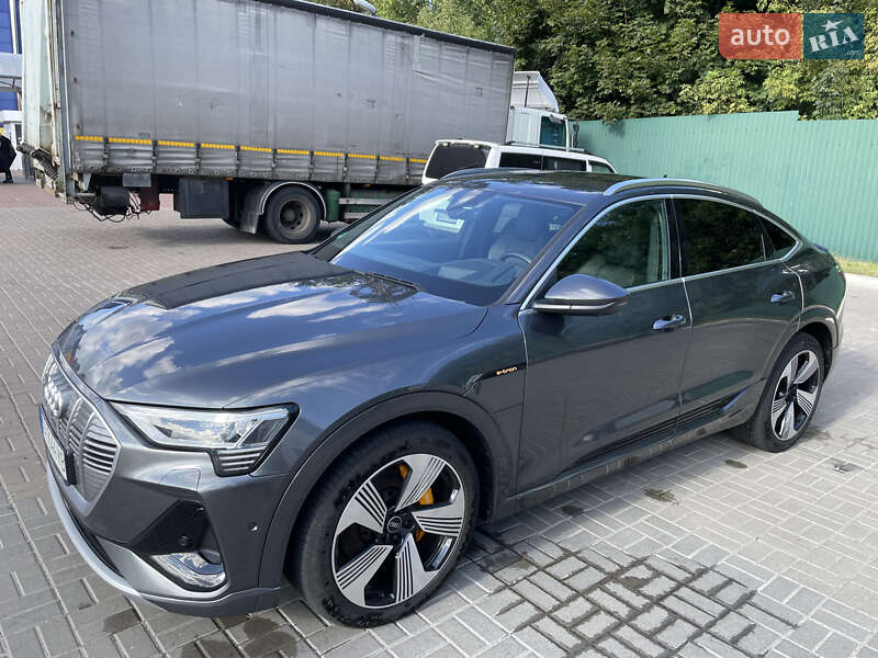 Позашляховик / Кросовер Audi e-tron Sportback 2020 в Києві